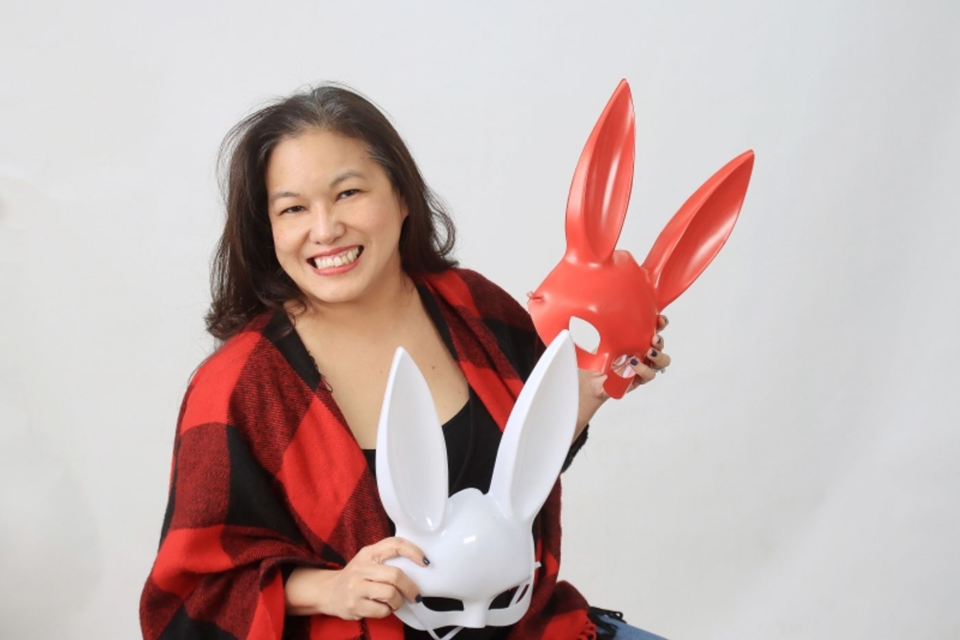 Review: WHITE RABBIT RED RABBIT Shows Intelligence and Cleverness at The Garden Theatre  Image