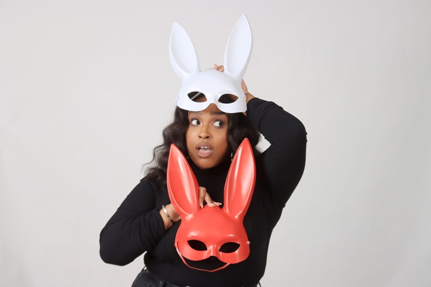 Review: WHITE RABBIT RED RABBIT Shows Intelligence and Cleverness at The Garden Theatre  Image