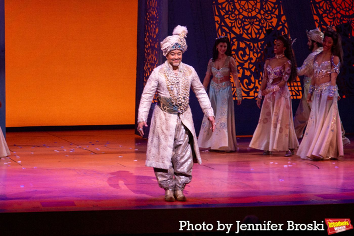 Photos: Jonathan Freeman Takes Final Bows In ALADDIN  Image