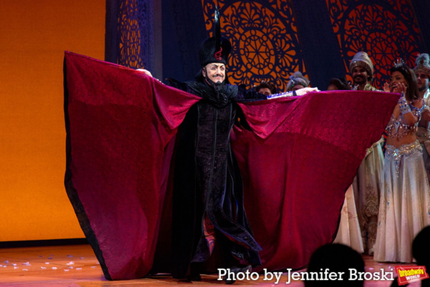 Photos: Jonathan Freeman Takes Final Bows In ALADDIN  Image
