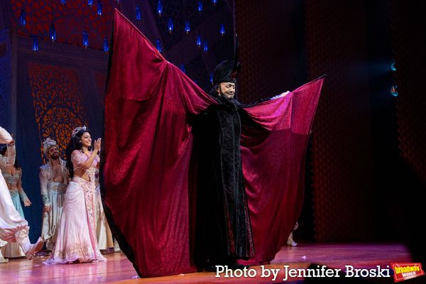 Photos: Jonathan Freeman Takes Final Bows In ALADDIN — photo 11 of 35
