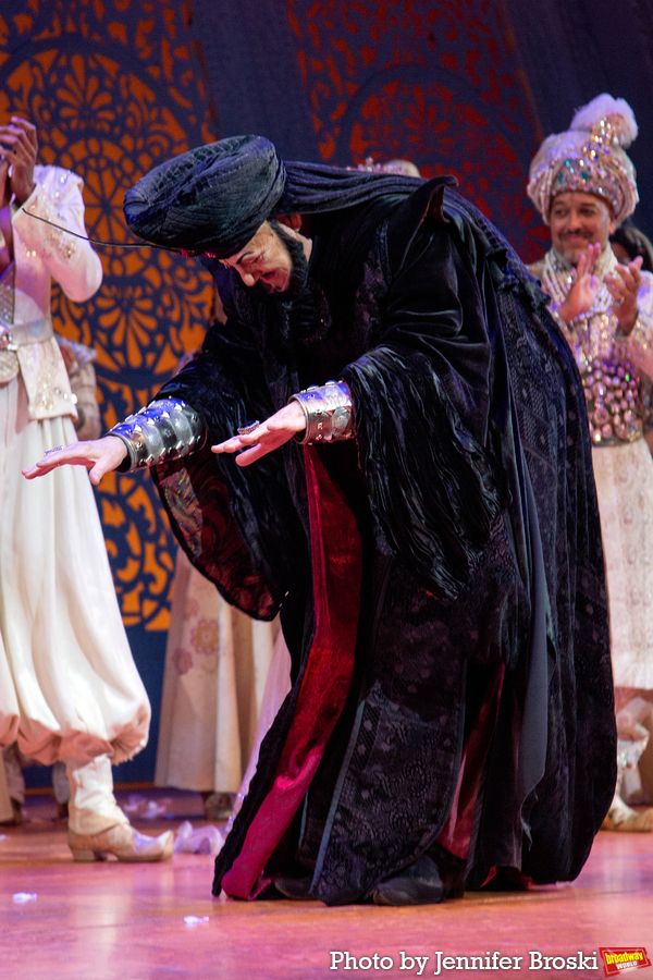 Photos: Jonathan Freeman Takes Final Bows In ALADDIN — photo 14 of 35
