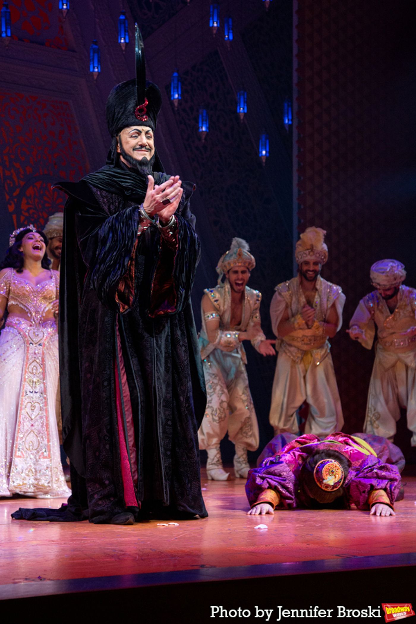 Photos: Jonathan Freeman Takes Final Bows In ALADDIN  Image