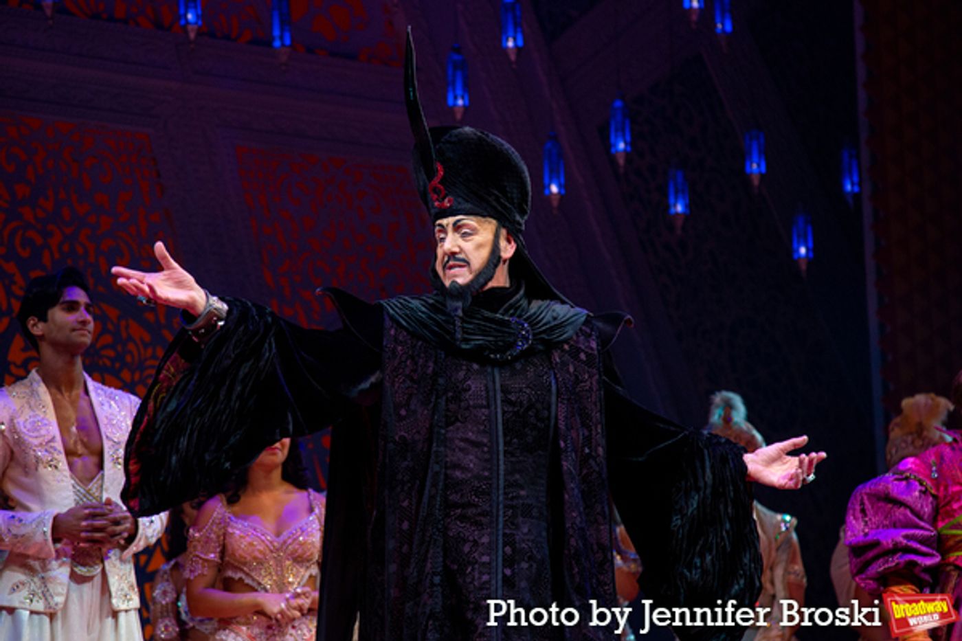 Photos: Jonathan Freeman Takes Final Bows In ALADDIN  Image