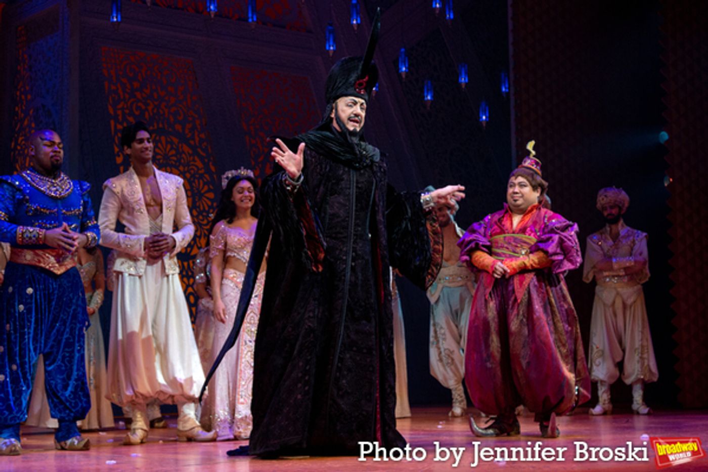 Photos: Jonathan Freeman Takes Final Bows In ALADDIN  Image