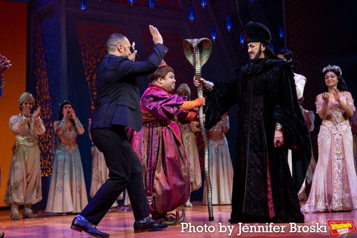 Photos: Jonathan Freeman Takes Final Bows In ALADDIN  Image