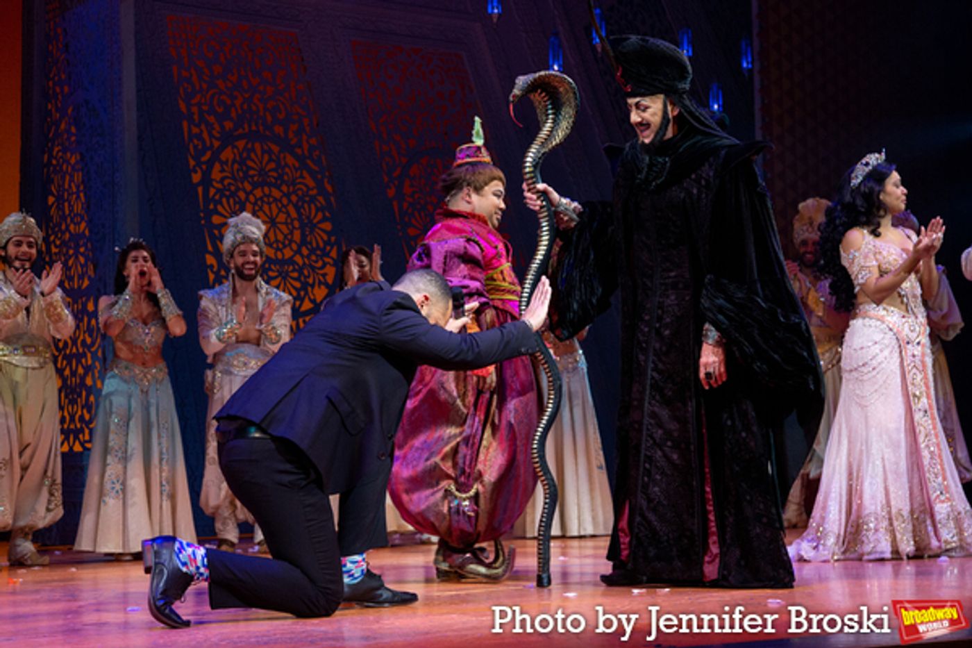 Photos: Jonathan Freeman Takes Final Bows In ALADDIN  Image