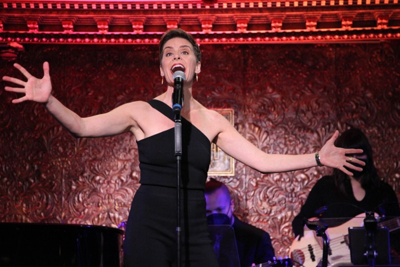 Review: Jenn Colella Leaves Audience Sated and Elated With YOU ARE HERE at Feinstein's/54 Below  Image