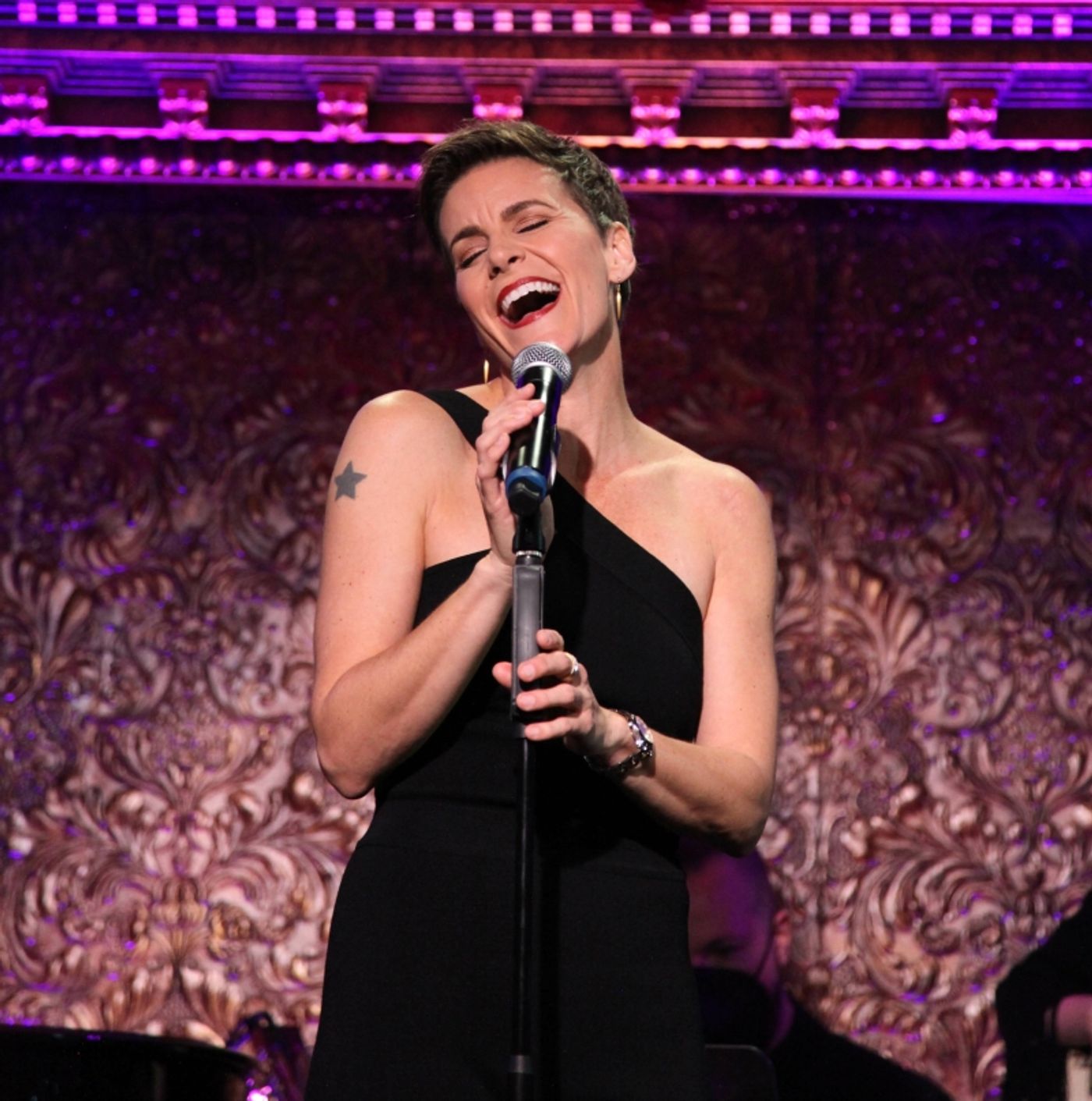 Review: Jenn Colella Leaves Audience Sated and Elated With YOU ARE HERE at Feinstein's/54 Below  Image