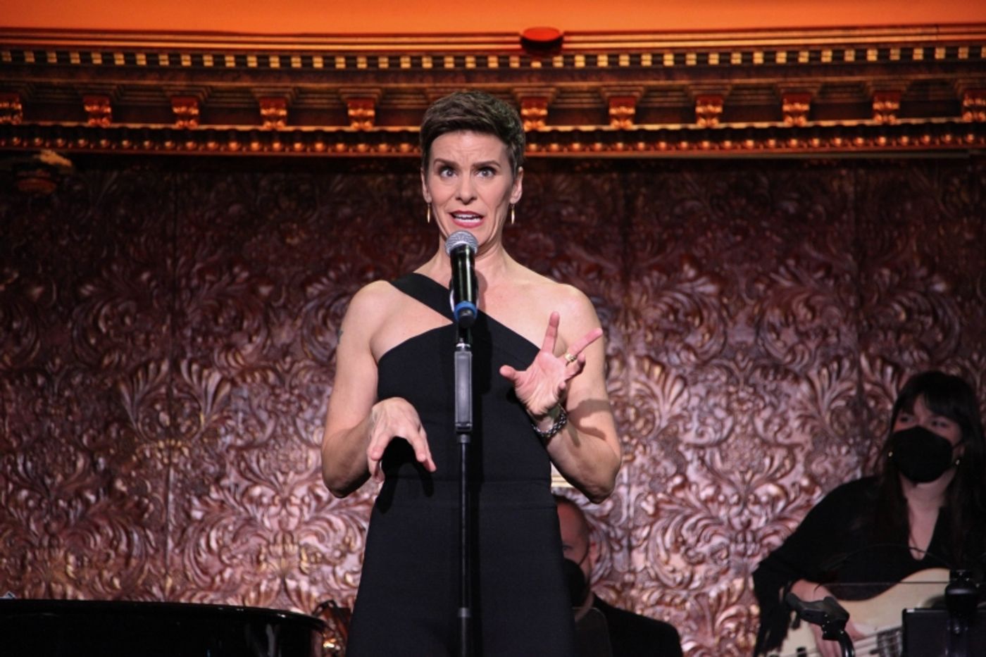 Review: Jenn Colella Leaves Audience Sated and Elated With YOU ARE HERE at Feinstein's/54 Below  Image