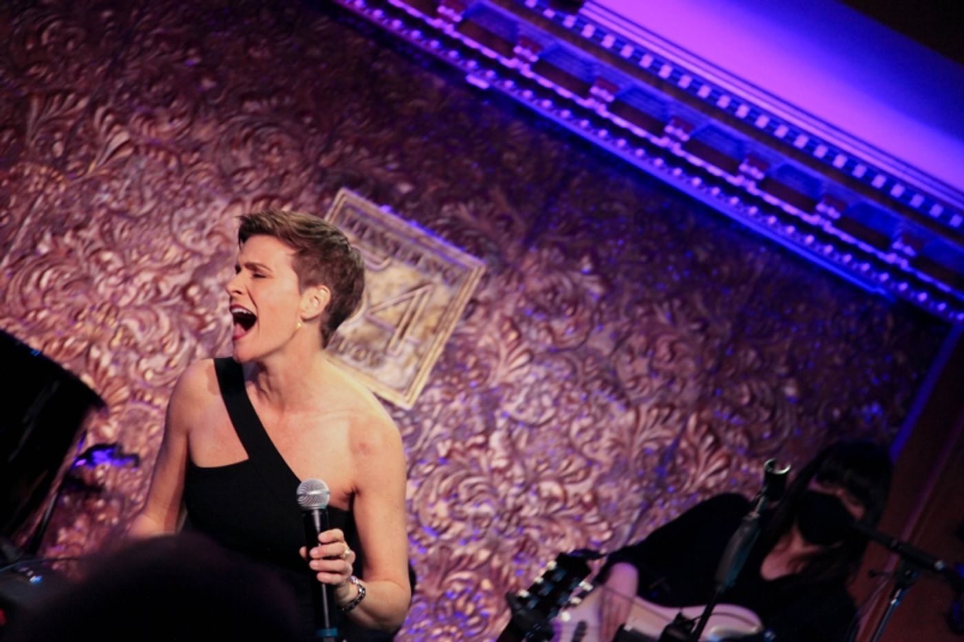 Review: Jenn Colella Leaves Audience Sated and Elated With YOU ARE HERE at Feinstein's/54 Below  Image