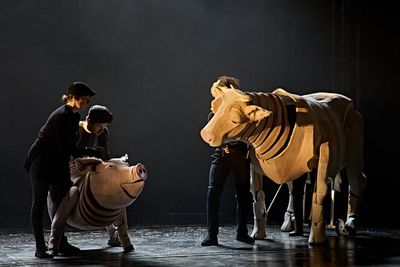 Clover (puppeteers Yana Penrose and Edie Edmundson) and Squeela (puppeteers Ailsa Dal Photo