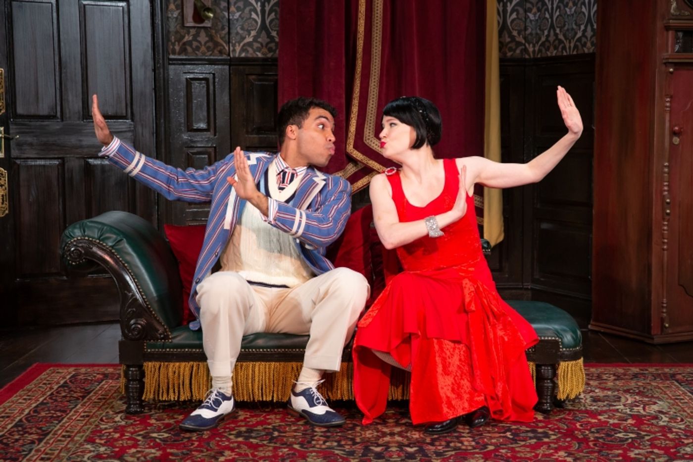 Interview: Kelly O'Sullivan of THE PLAY THAT GOES WRONG National Tour Presented by Broadway In Chicago  Image