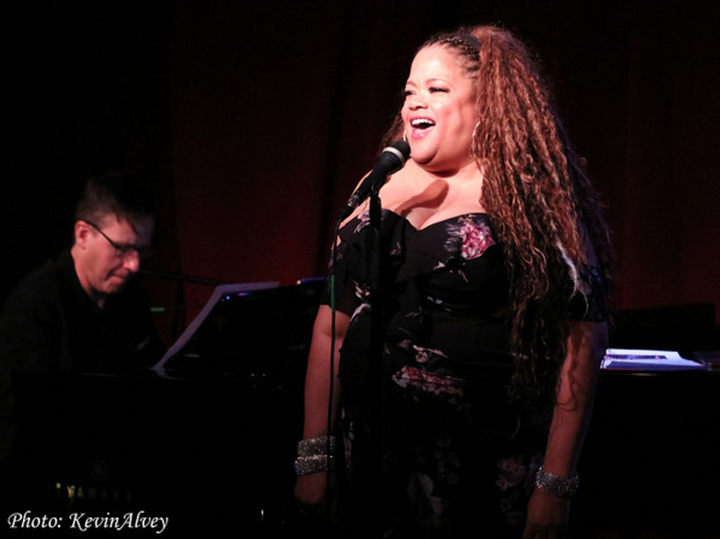 Photos: Natalie Douglas Celebrates Her Birthday on the Birdland Stage  Image