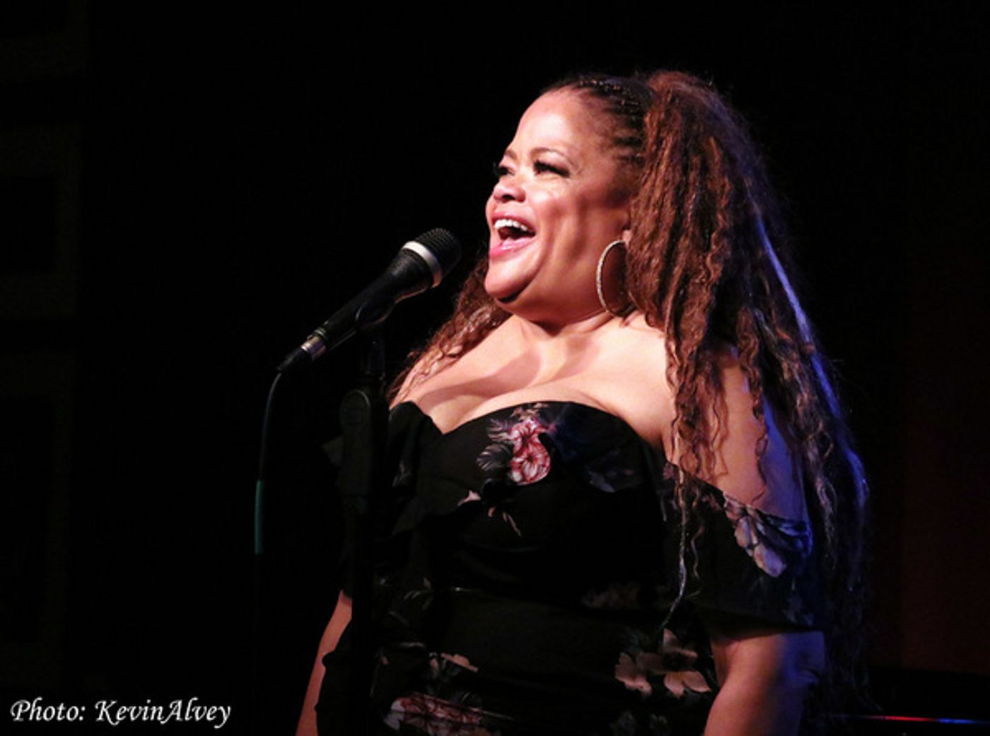 Photos: Natalie Douglas Celebrates Her Birthday on the Birdland Stage  Image