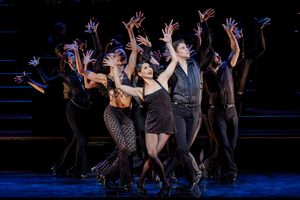 Bianca Marroquín and the company of Chicago Photo