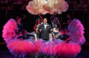 James Monroe Iglehart and the company of Chicago  Photo