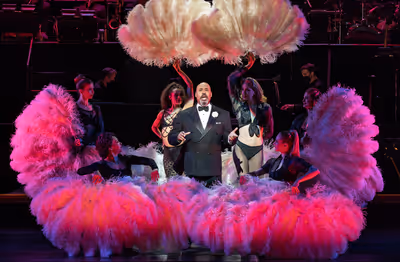 James Monroe Iglehart and the company of Chicago  Photo