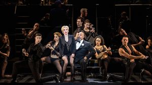 Charloote d’Amboise, James Monroe Iglehart and the company of Chicago  Photo