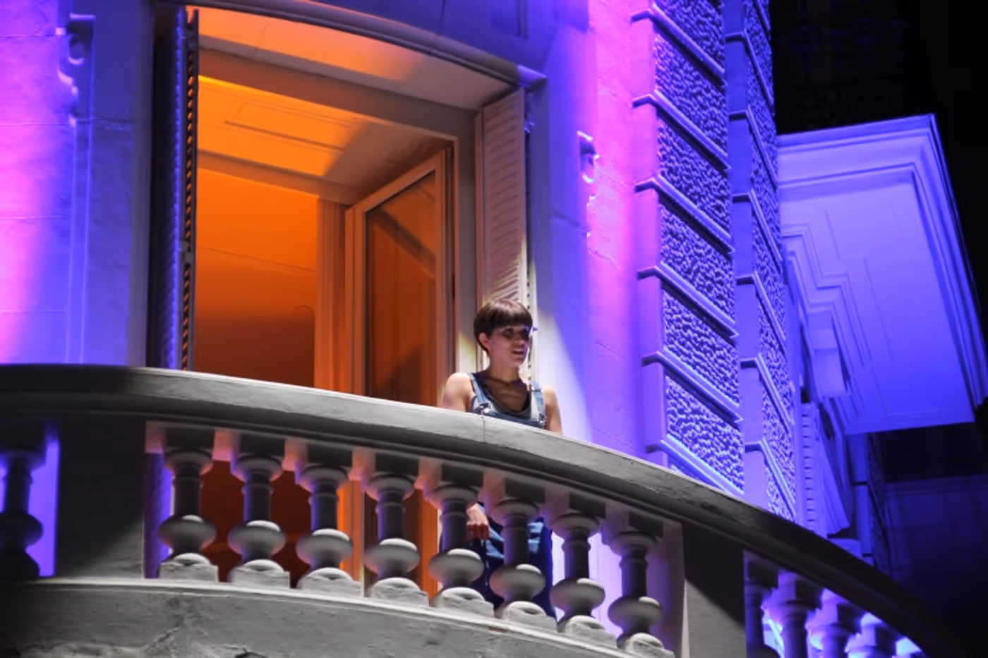 El elenco de GHOST se despide de Madrid representando un fragmento del musical en Gran Vía  Image