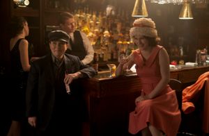 (L-R) Alex Borstein (Susie Myerson), Rachel Brosnahan (Miriam 'Midge' Maisel)
Photo Credit: Christopher Saunders
@ BroadwayWorld (L-R) Alex Borstein (Susie Myerson), Rachel Brosnahan (Miriam 'Midge' Maisel)
Photo Photo