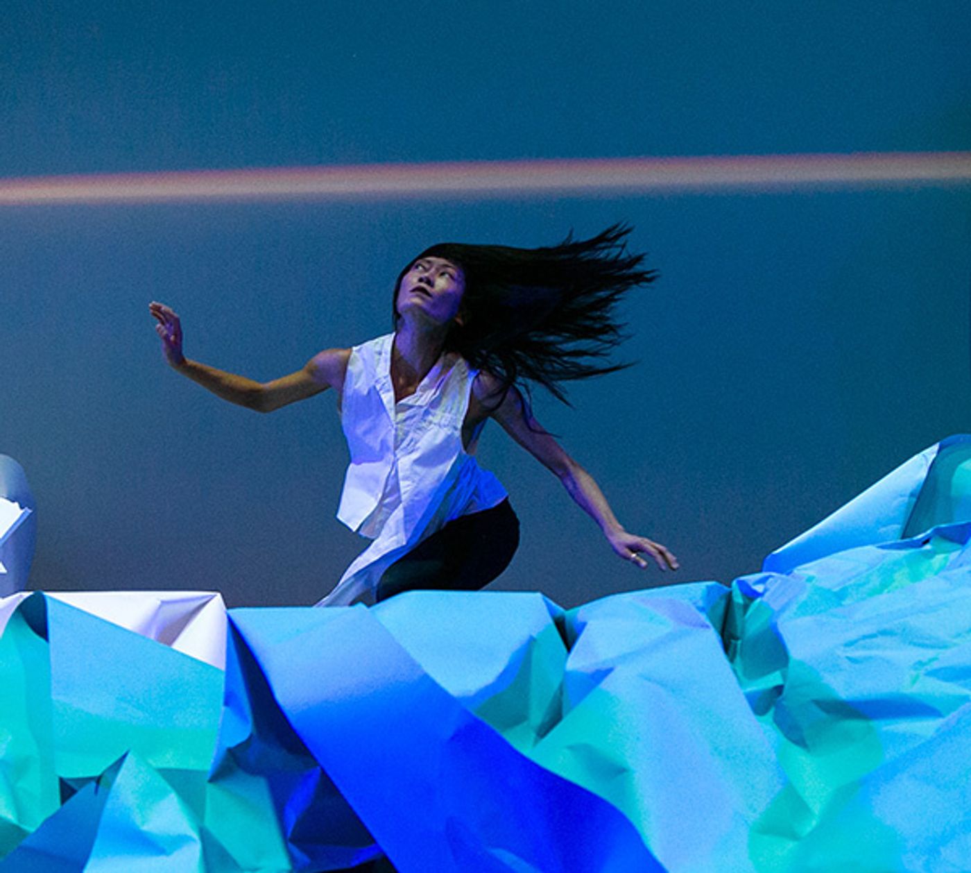 Photos: Laura Peterson's INTERGLACIAL Captures An Interval Of Uncertainty With Real-Time Dance Sculpture  Image