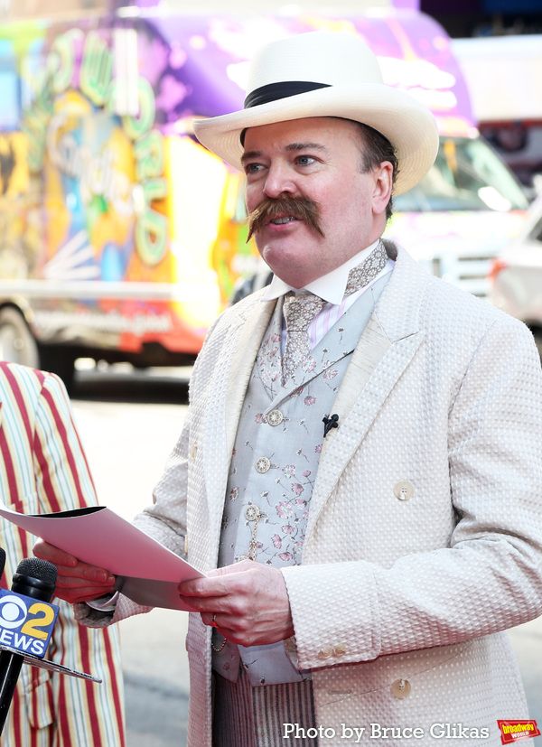 Jefferson Mays as ''River City’s own Mayor George Shinn''  Photo
