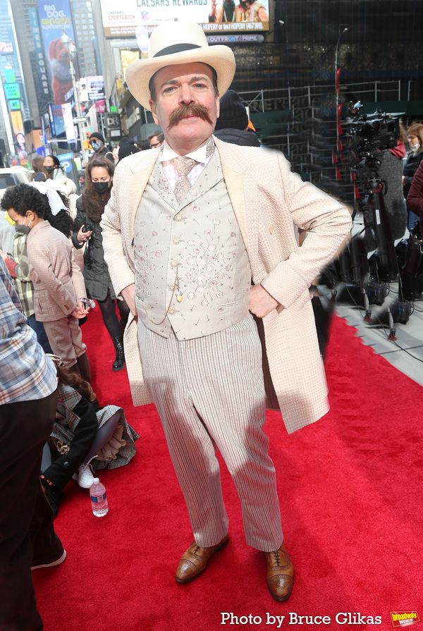 Jefferson Mays as ''River City’s own Mayor George Shinn''  Photo