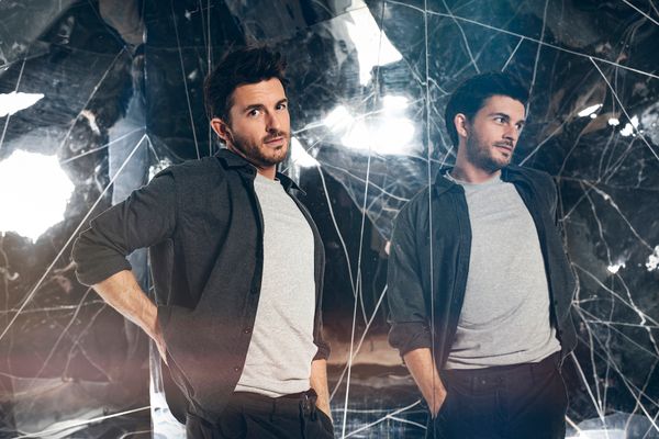Jonathan Bailey Photo