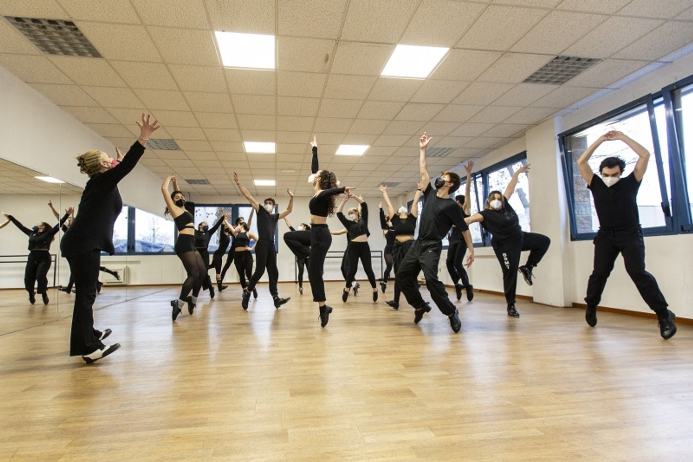 lezione di tip tap nell'accademia di musical