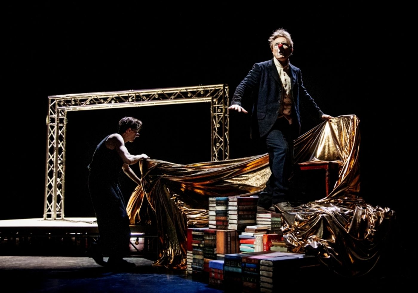 ARVIO: Kiven tarina naurattaa ja laittaa kyyneliin, Red Nose Companyn klovneriatulkinta onnistuu  Image