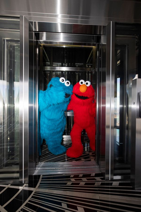 Photos: The Empire State Building Celebrates SESAME STREET LIVE! with Elmo and Cookie Monster — photo 1 of 10