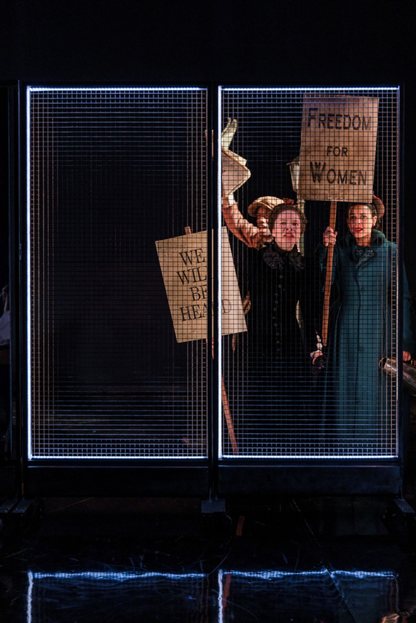 Photos: First Look at the National Theatre's School Tour of JEKYLL & HYDE  Image