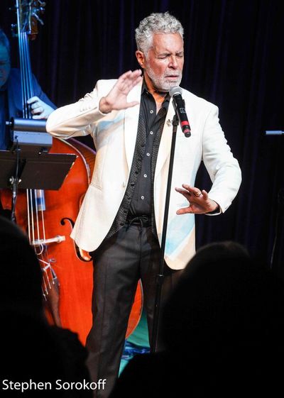 Clint Holmes Photo