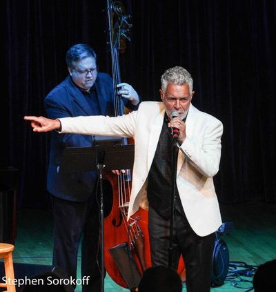Clint Holmes Photo
