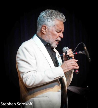 Clint Holmes Photo