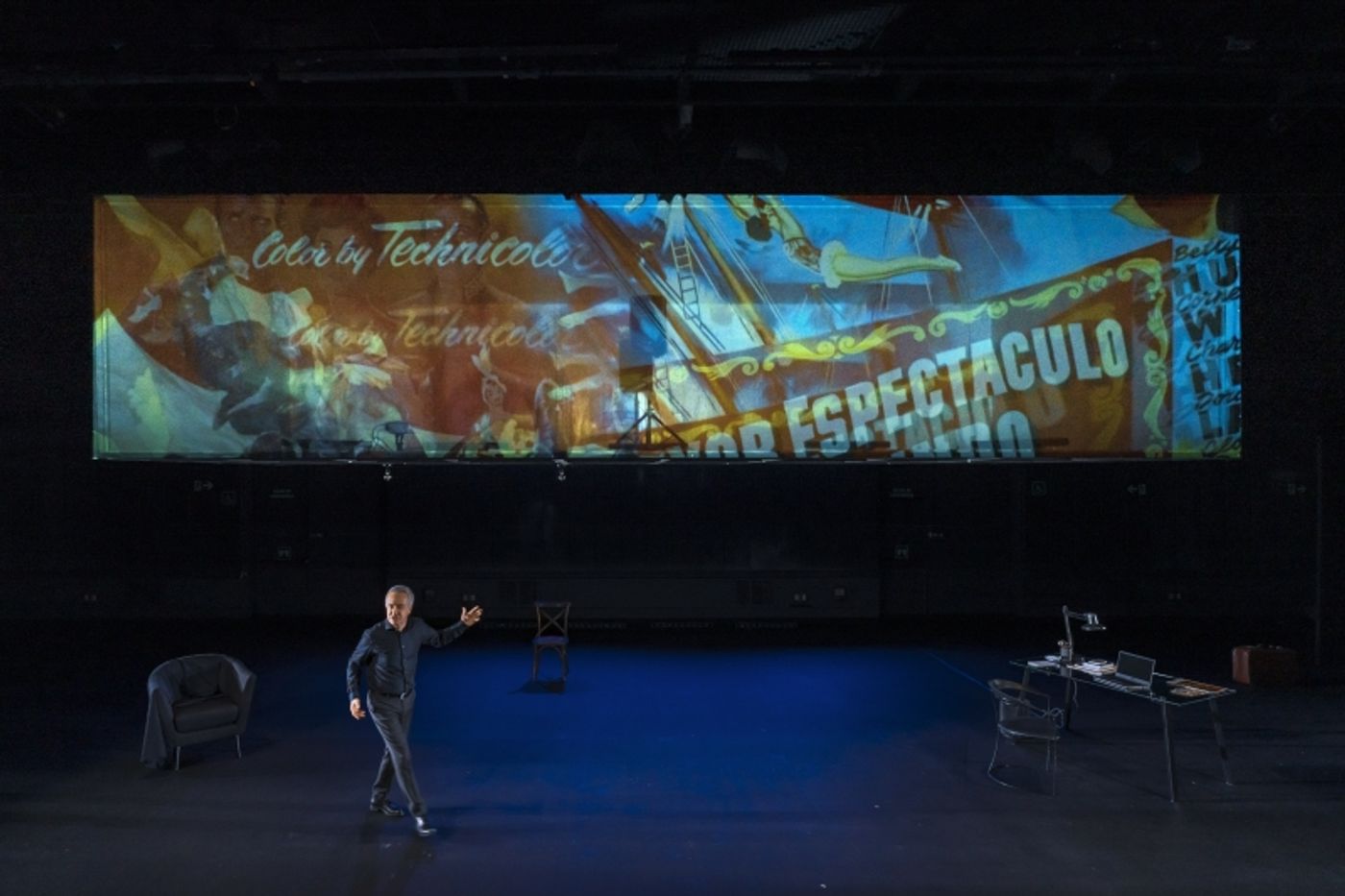 Carlos Hipólito viaja hasta OCEANÍA en las Naves de Matadero en Madrid  Image