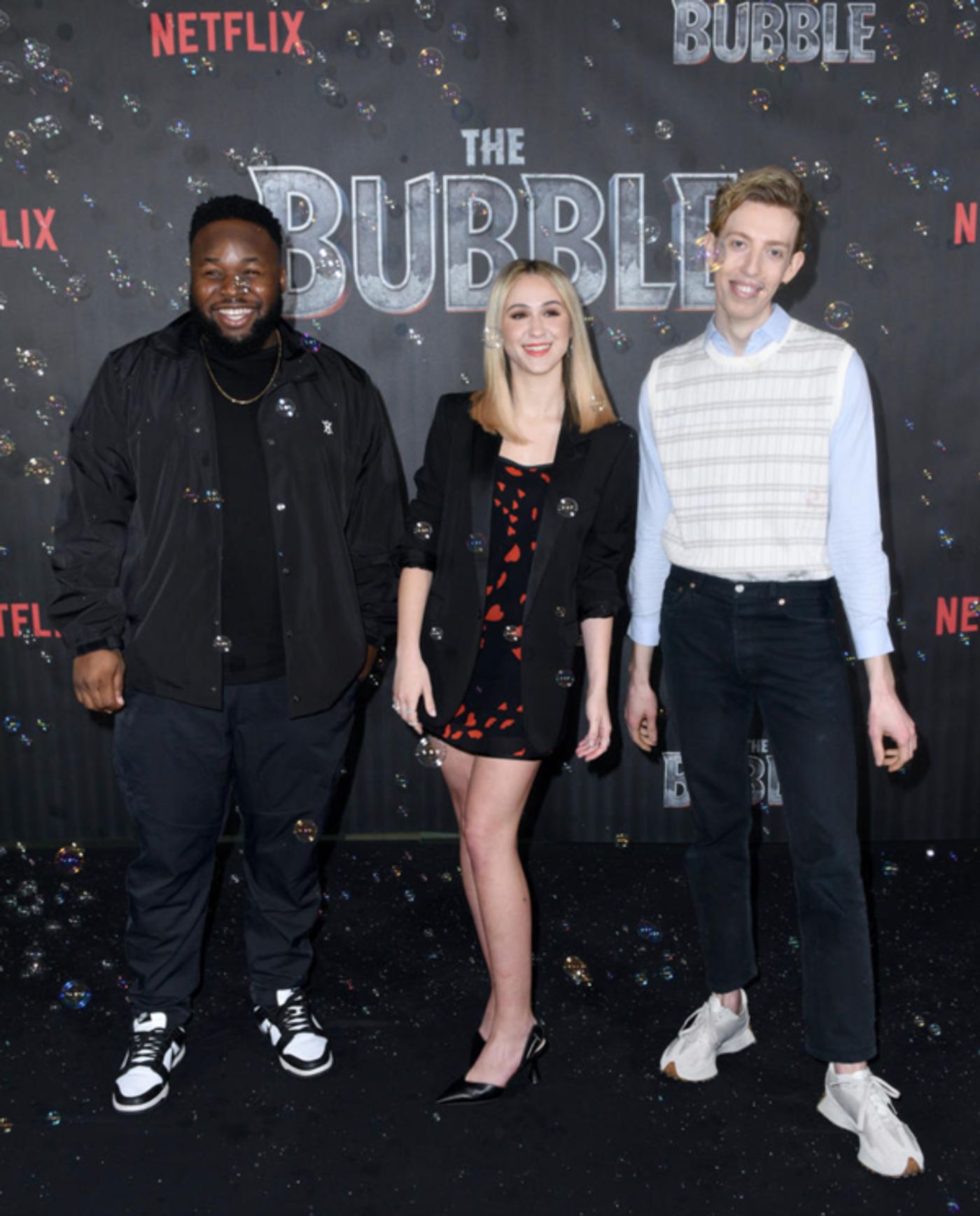 Photos: Inside Look at The Cast of Netflix's THE BUBBLE  Image