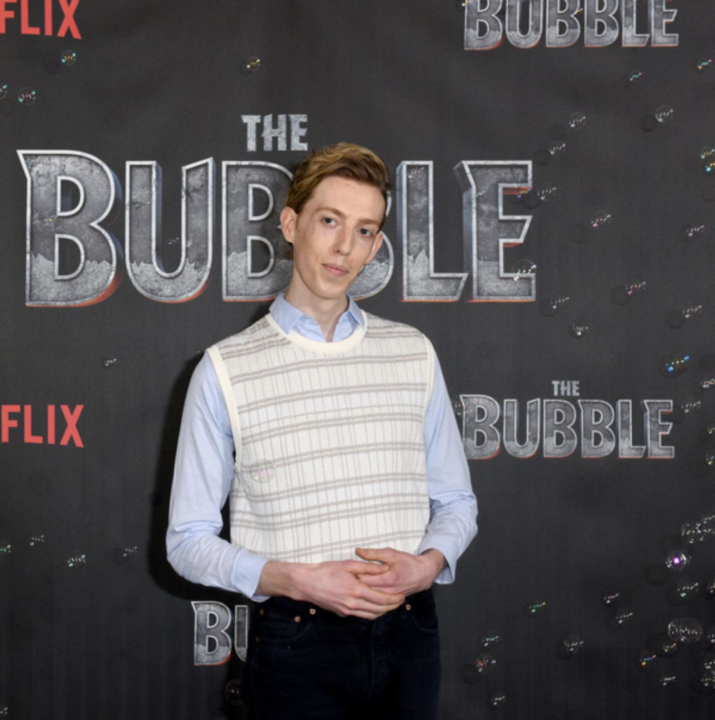 Photos: Inside Look at The Cast of Netflix's THE BUBBLE  Image