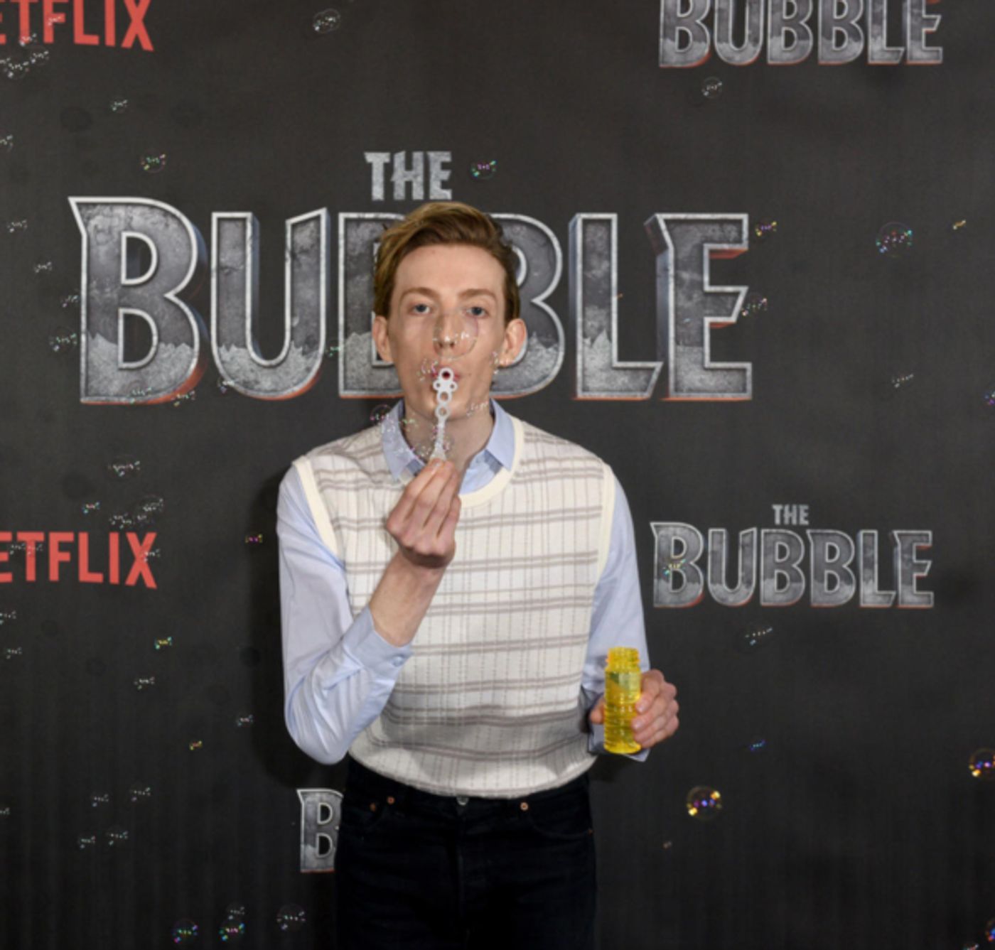 Photos: Inside Look at The Cast of Netflix's THE BUBBLE  Image