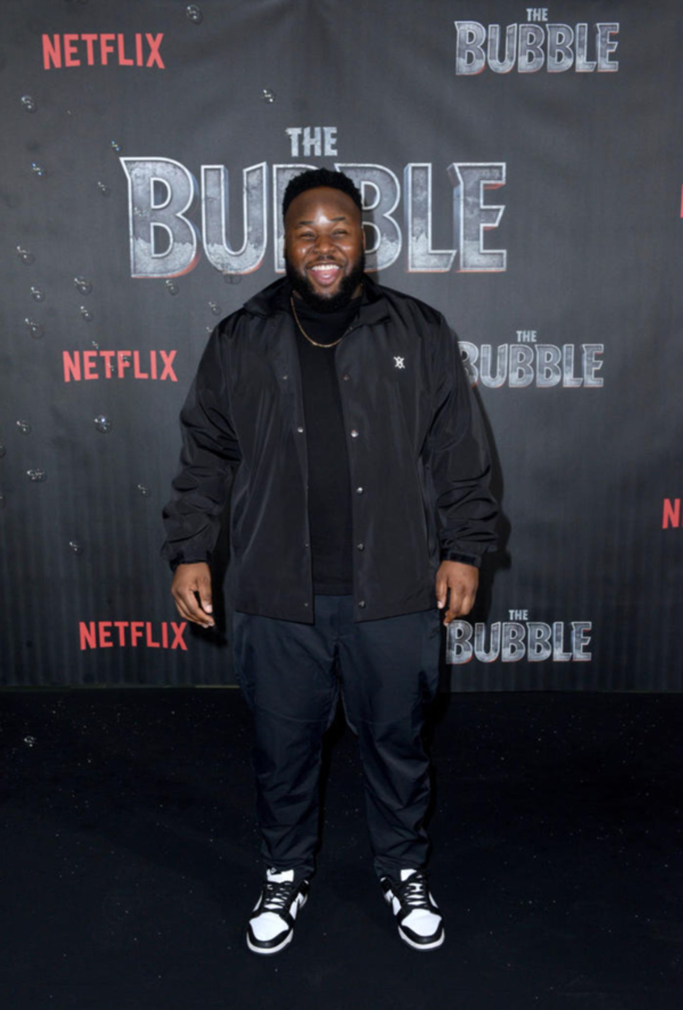 Photos: Inside Look at The Cast of Netflix's THE BUBBLE  Image