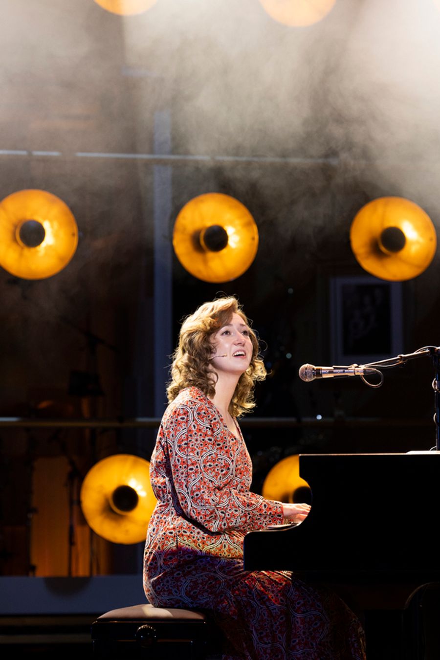 Photos: First Look at BEAUTIFUL- THE CAROLE KING MUSICAL at Theatre Royal Brighton Image