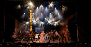 The Cast of BEAUTIFUL- THE CAROLE KING MUSICAL Photo