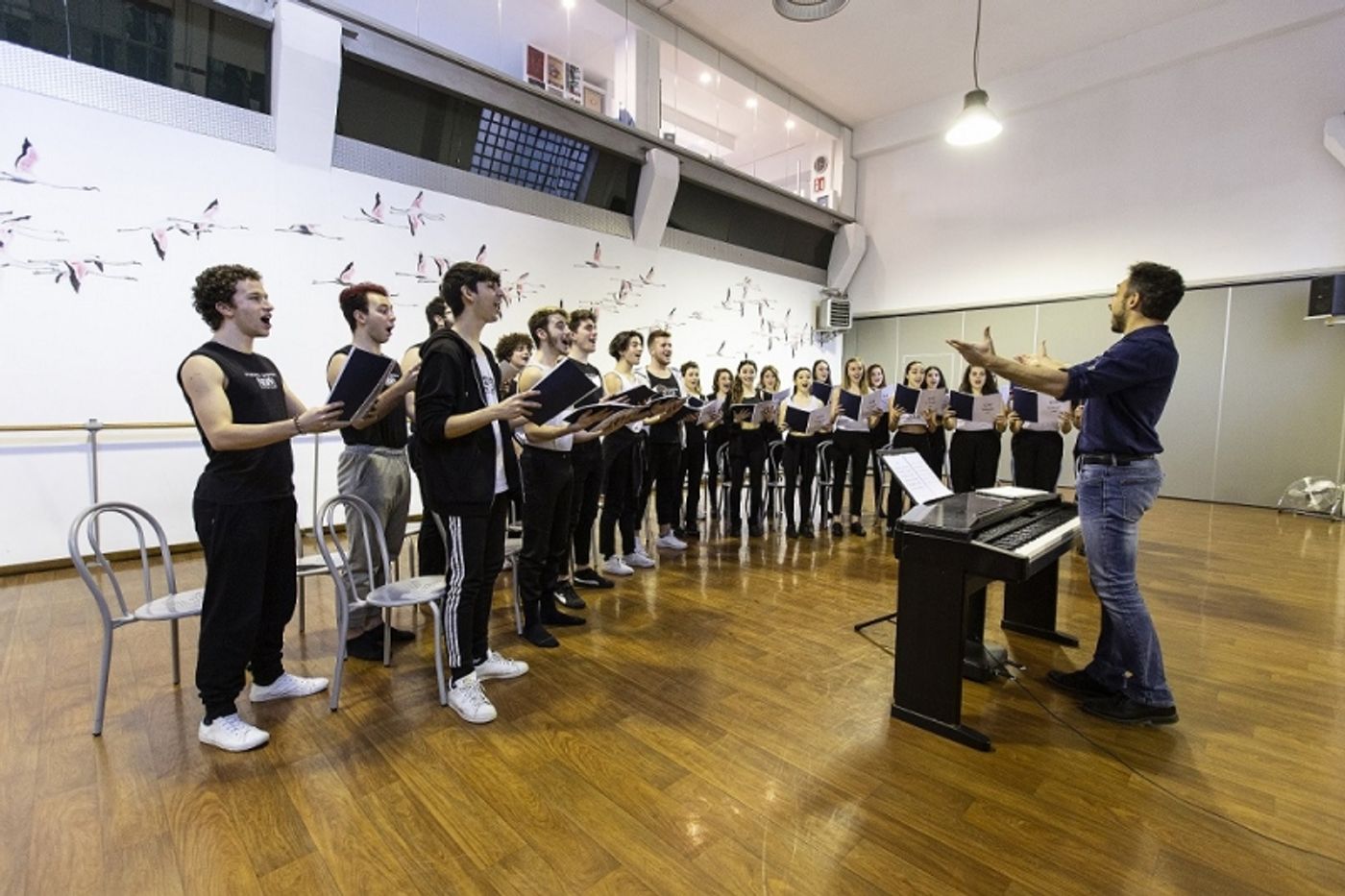 lezione di canto nell'accademia professionale di musical