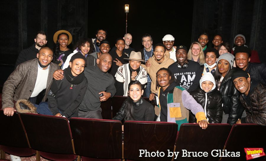 Photos: Queen Latifah Poses with the Cast of MJ on Broadway Image