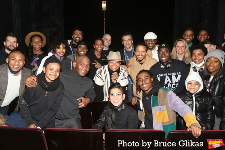 Photos: Queen Latifah Poses with the Cast of MJ on Broadway Image