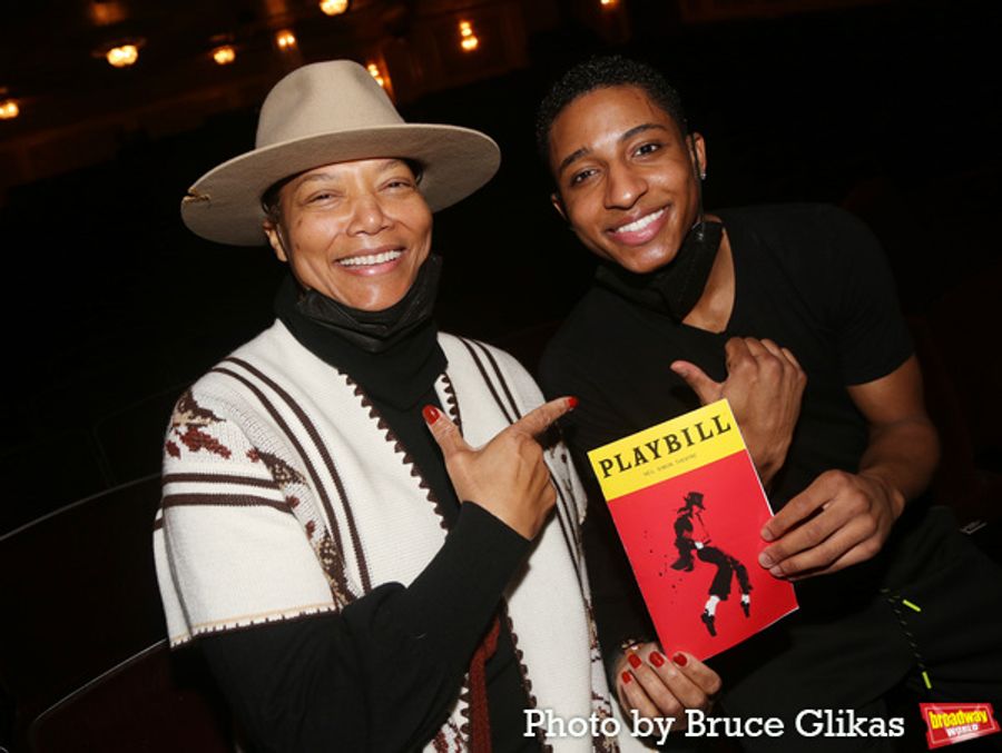 Photos: Queen Latifah Poses with the Cast of MJ on Broadway Image