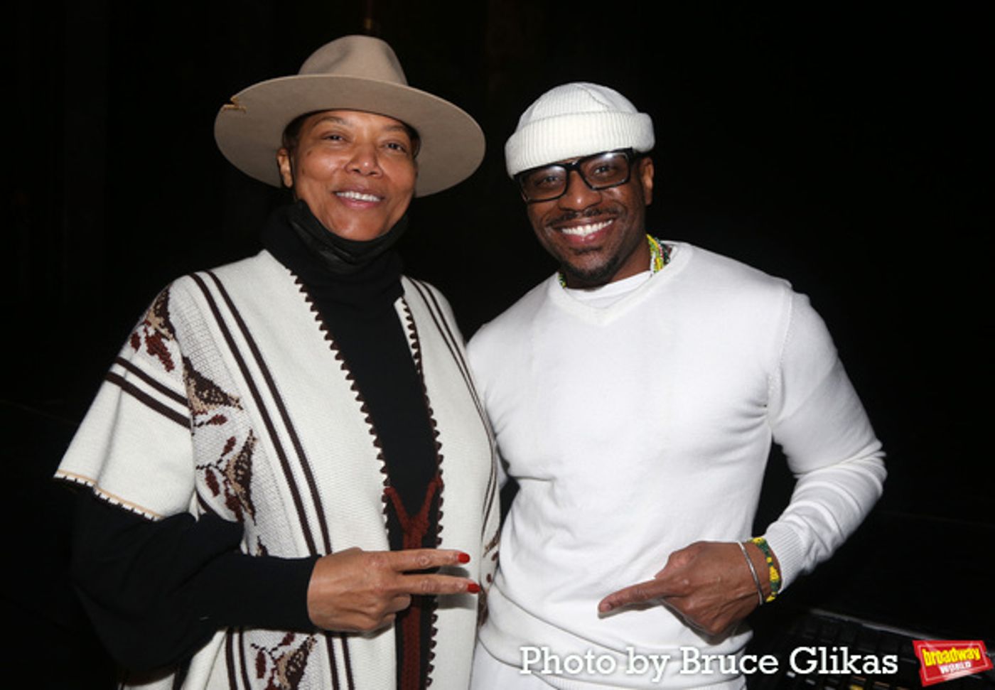 Photos: Queen Latifah Poses with the Cast of MJ on Broadway  Image