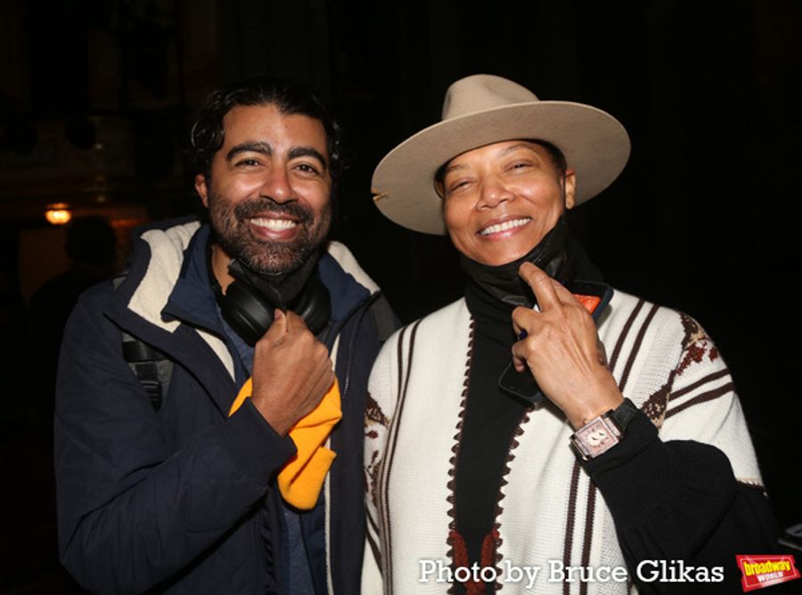 Photos: Queen Latifah Poses with the Cast of MJ on Broadway Image