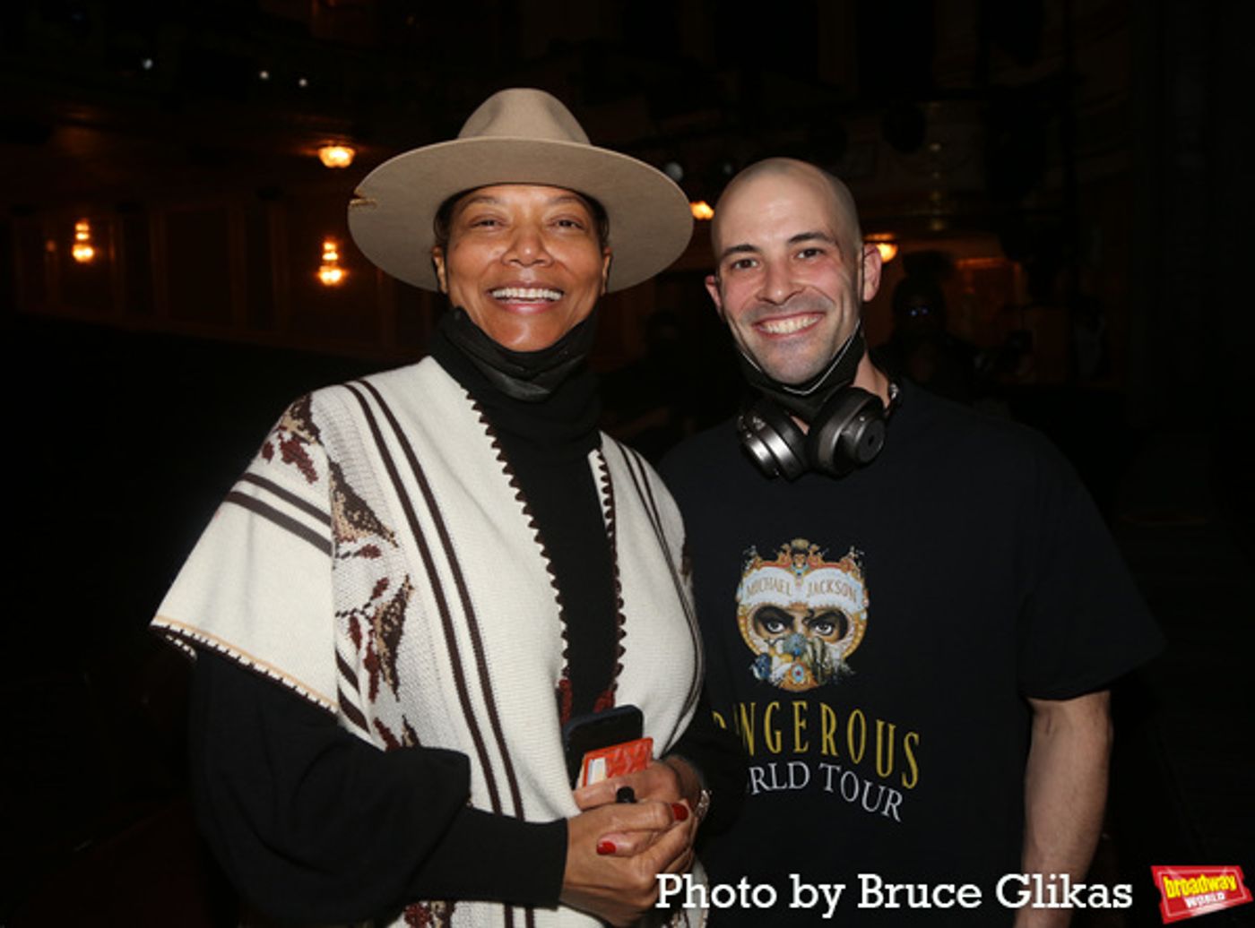 Photos: Queen Latifah Poses with the Cast of MJ on Broadway  Image